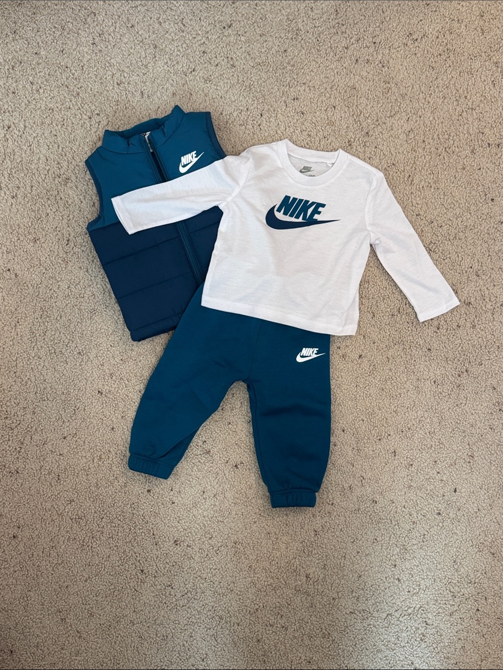 Nike Kids 3-Piece Set in Teal and White